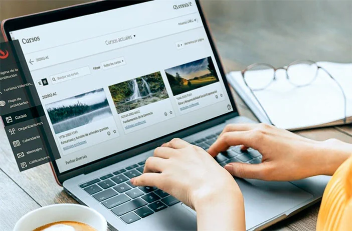Estudiante usando una plataforma de cursos online en su laptop